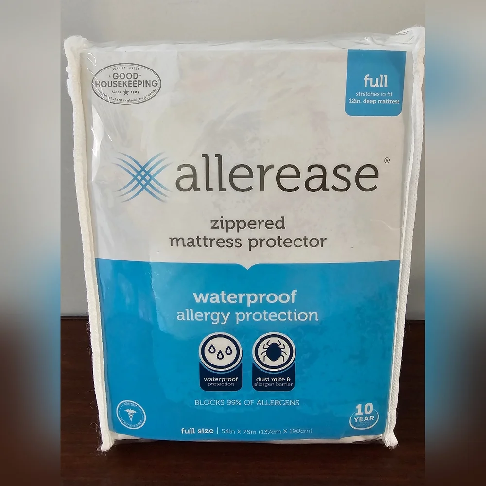 NEW ALLEREASE Full Size Zippered Mattress Protector - White